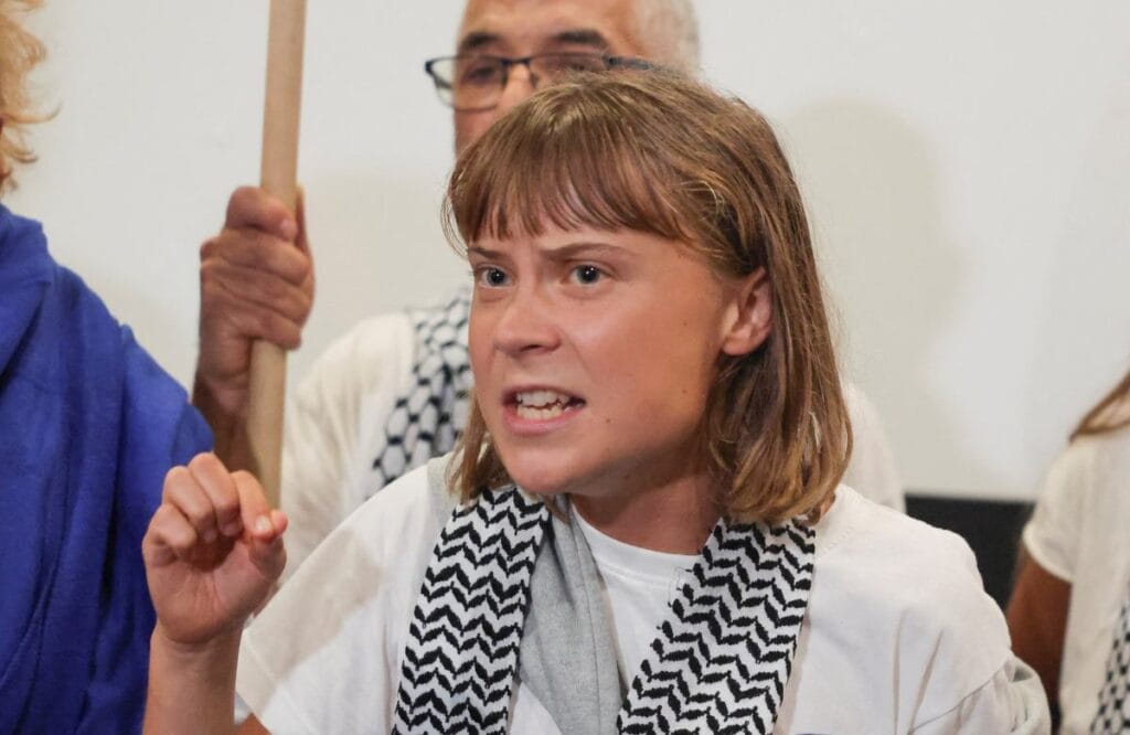 donald trump greta thunberg e ates puskurdu sert sozler soylendi 15531