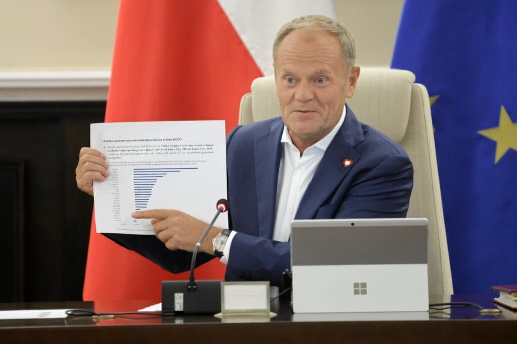 donald tusk anket sonuclarini gosterdi yolumuza devam ediyoruz 17174