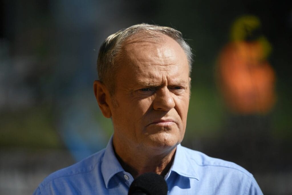 donald tusk in hukumeti buyutec altinda polonya halki sert bir karar verdi 18550