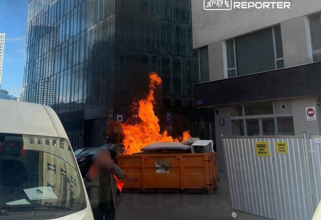 Dunyanin en buyuk muzik etkinliklerinden birine ev sahipligi yapan ulusal filarmoni salonu nda cop konteyneri yangini 14958