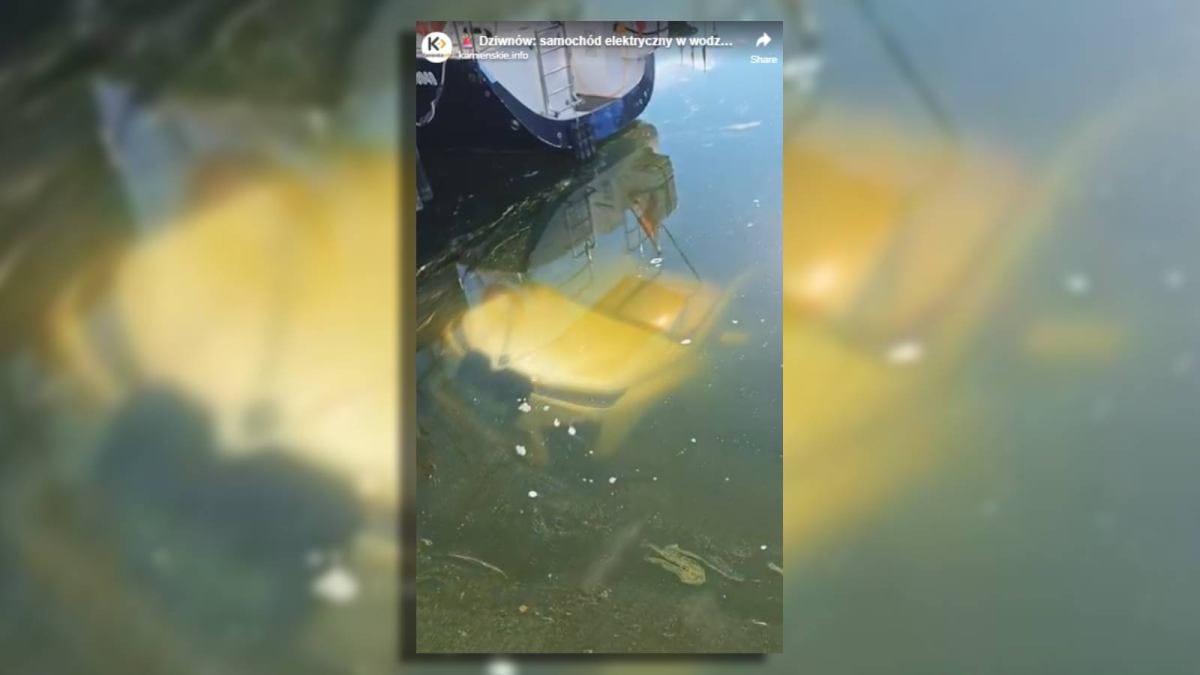 Dziwnów'da tehlikeli olay. Elektrikli araba rıhtımda battı 1 Dziwn w da tehlikeli olay elektrikli araba rihtimda batti 15048