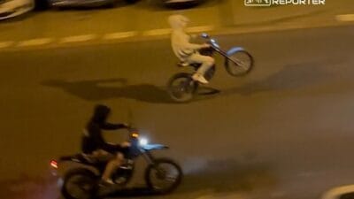 Elektrikli bir grup genc wilan w da bir aktrise saldirdi onu yumurta ve tas yagmuruna tuttular 19056