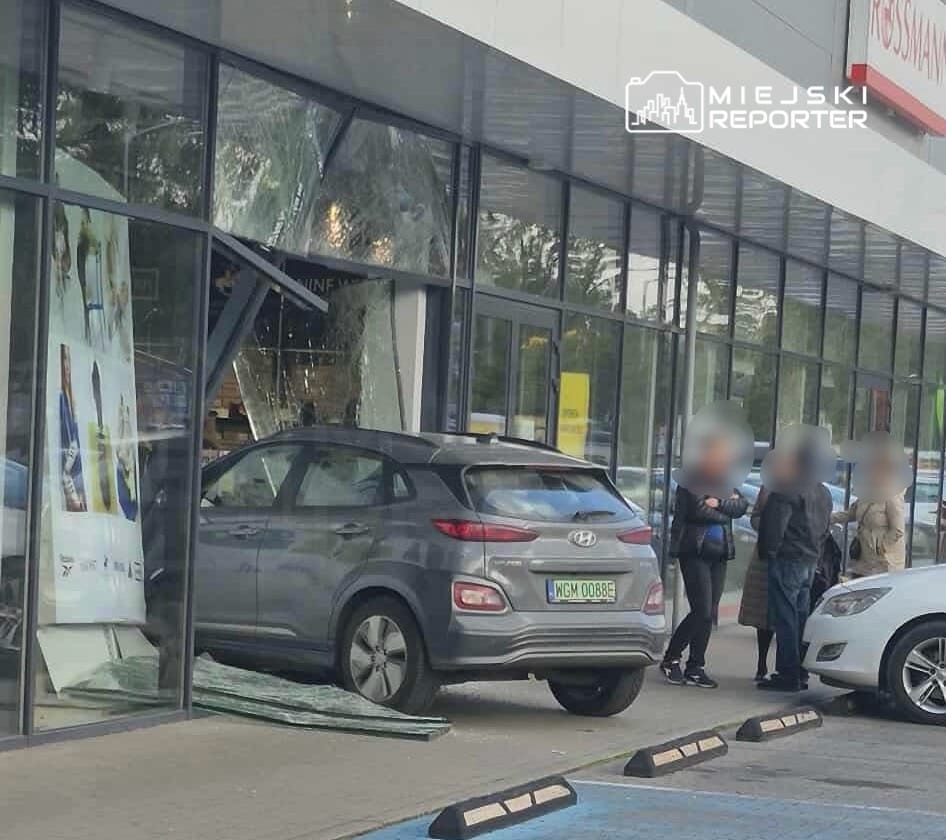 elektrikli hyundai surucusu ayakkabi dukkanina daldi 14366