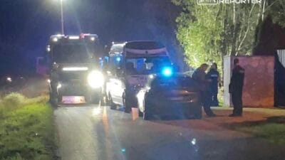 Feci kaza ekskavator operatoru bir agacin altinda kalarak kabin icinde oldu 16448
