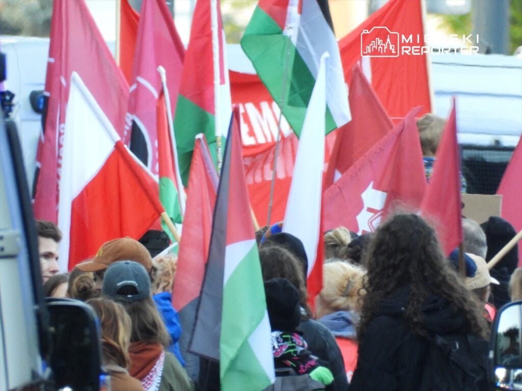 filistin yanlisi yuruyus lazienkowska ve wawelska caddeleri boyunca i srail buyukelciligine dogru ilerledi 15207