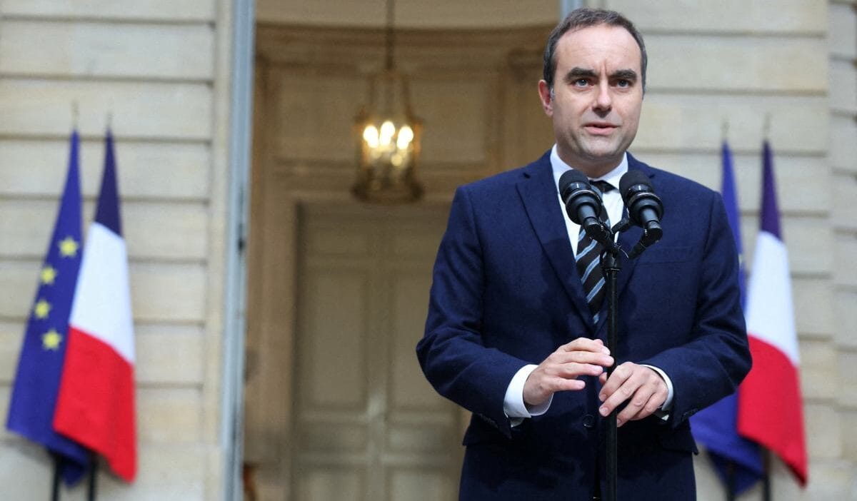 Fransa da siyasi deprem yeni atanan basbakan istifa etti 15255