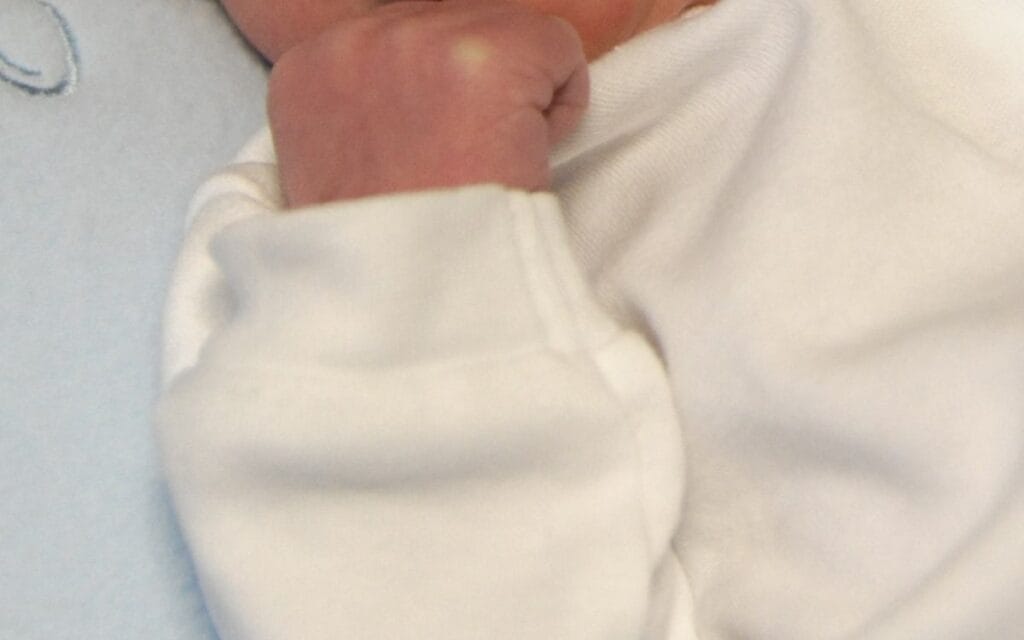 gasawa 6 aylik bir erkek bebek asilamadan kisa bir sure sonra hayatini kaybetti olay savcilik tarafindan sorusturulmaktadir 18498