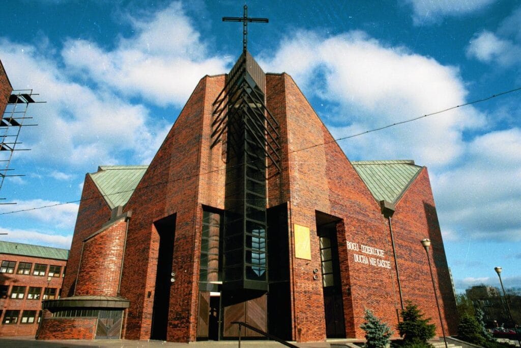 geceyi bir kilisede geciren ve kim oldugunu bilmeyen bir kadinin davasinda cigir acan gelisme bunu dogrulamamiz gerekiyor 18860