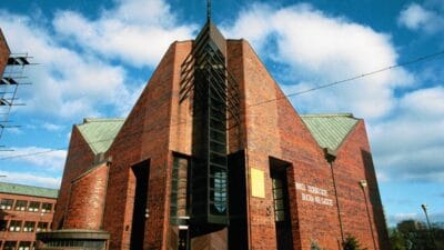 Geceyi bir kilisede geciren ve kim oldugunu bilmeyen bir kadinin davasinda cigir acan gelisme bunu dogrulamamiz gerekiyor 18860