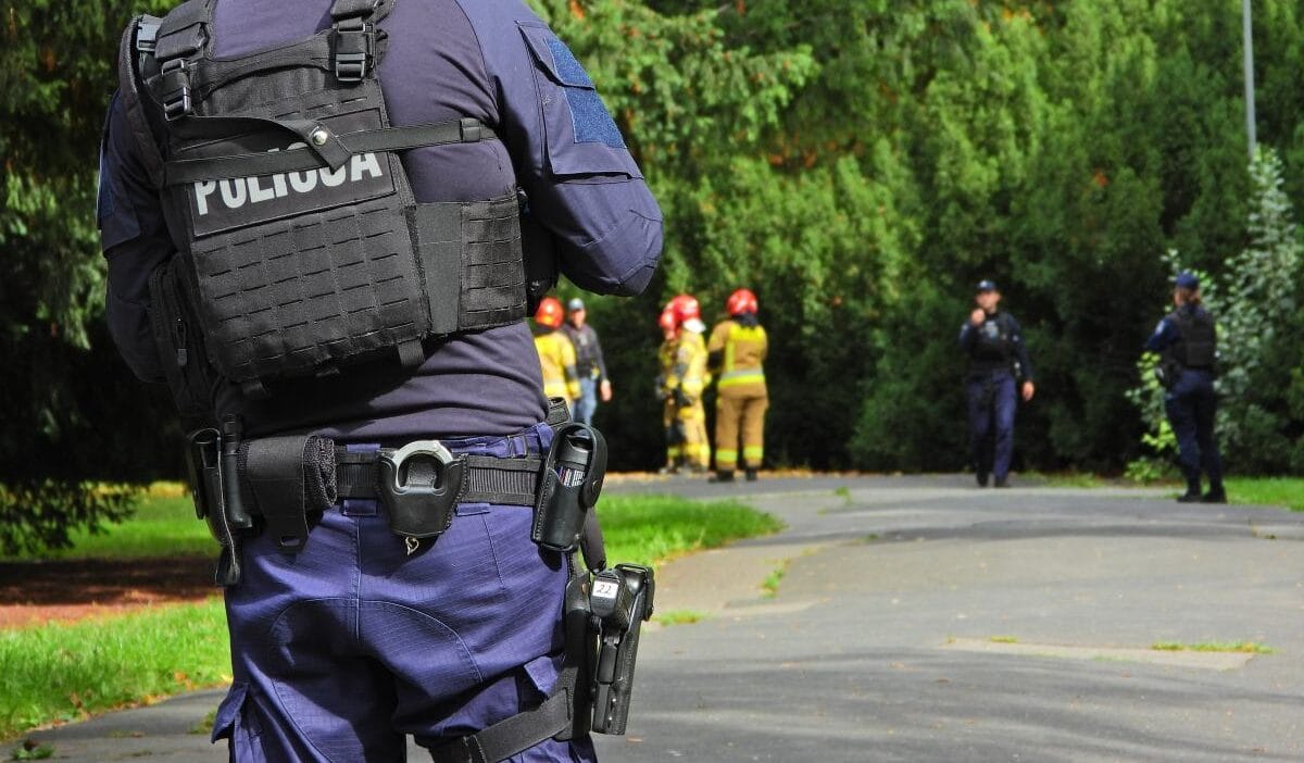 Gizemli paketler tasiyan balonlar podlasie ye indi servisler icerigi kontrol ediyor 15744