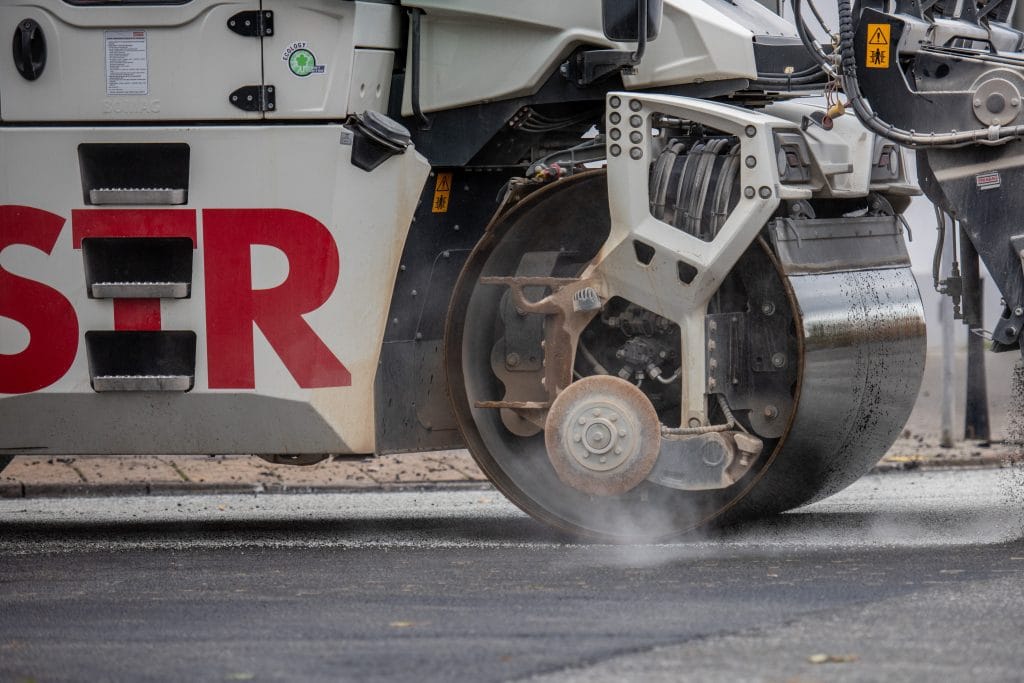 Grochowska'da hafta sonu freze çalışması. Yol çalışmaları ikinci şeridi kapatacak 1 Grochowska da hafta sonu freze calismasi yol calismalari ikinci seridi kapatacak 15969