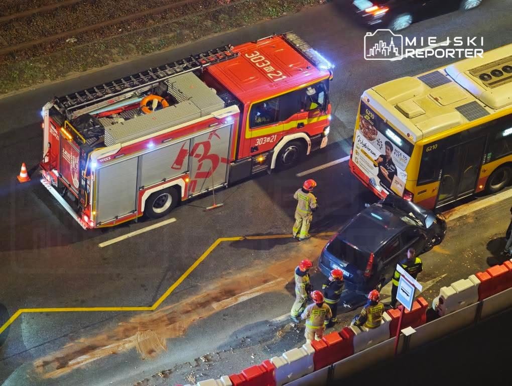 grojecka caddesi nde ehliyetsiz ve uyusturucu etkisi altindayken bir otobuse carpti 14985