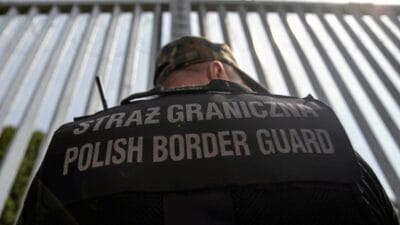 Havaalanındaki saldırgan polonyalılar. Adamlar uçağa binmedi 2 Havaalanindaki saldirgan polonyalilar adamlar ucaga binmedi 16853