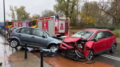 Hel coast ta iki arac kafa kafaya carpisti uc kisi yaralandi yol kapandi 19047