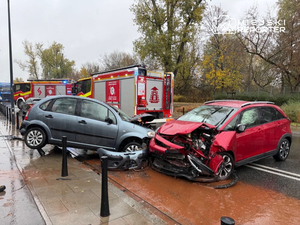 hel coast ta iki arac kafa kafaya carpisti uc kisi yaralandi yol kapandi 19047