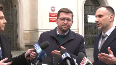 Hukuk ve adalet konferansinda arbede janusz kowalski ye sorular soruldu lutfen gidin 19994