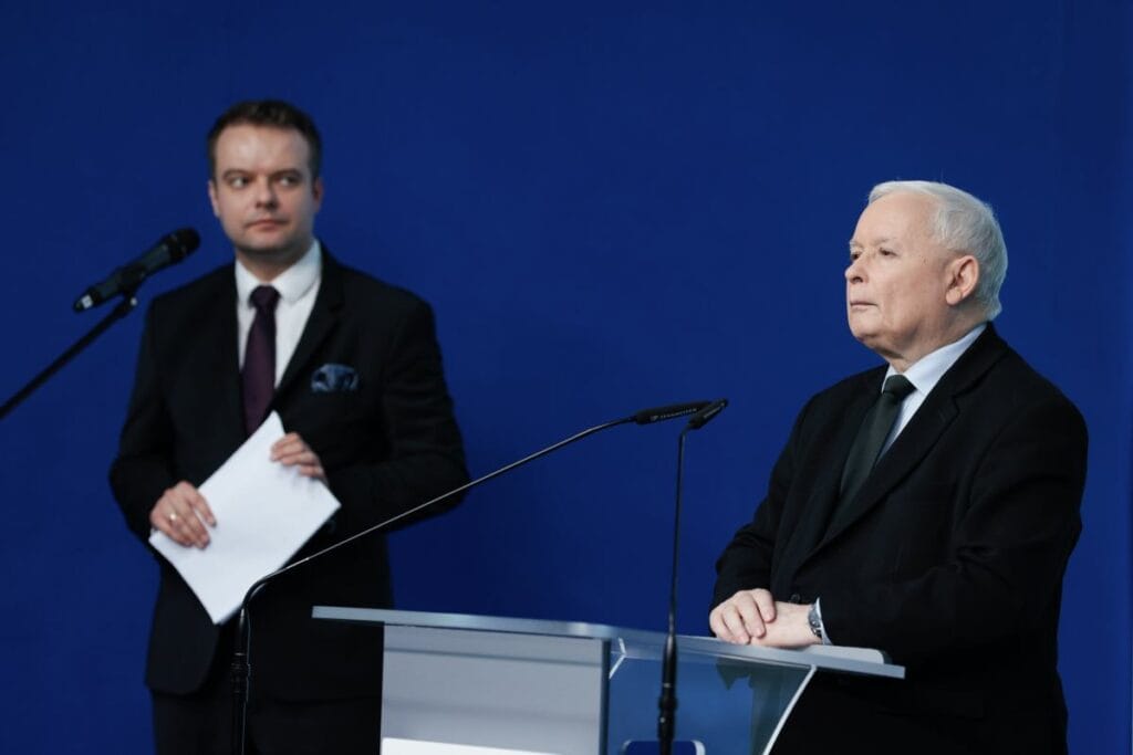 hukuk ve adalet konferansinda mejza ile ilgili soru sonrasi gerginlik bochenek gazeteciyle gerginlik yasadi 17219