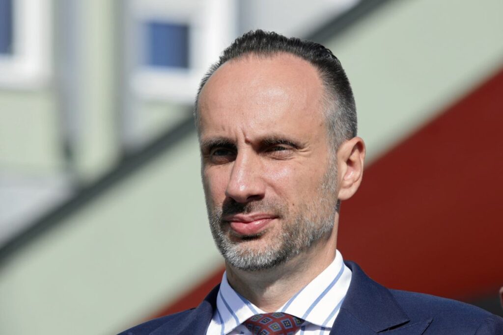 hukuk ve adalet milletvekilleri bir konferans duzenliyordu birden yoldan gecen biri yaklasti her sey kaydedildi 20033