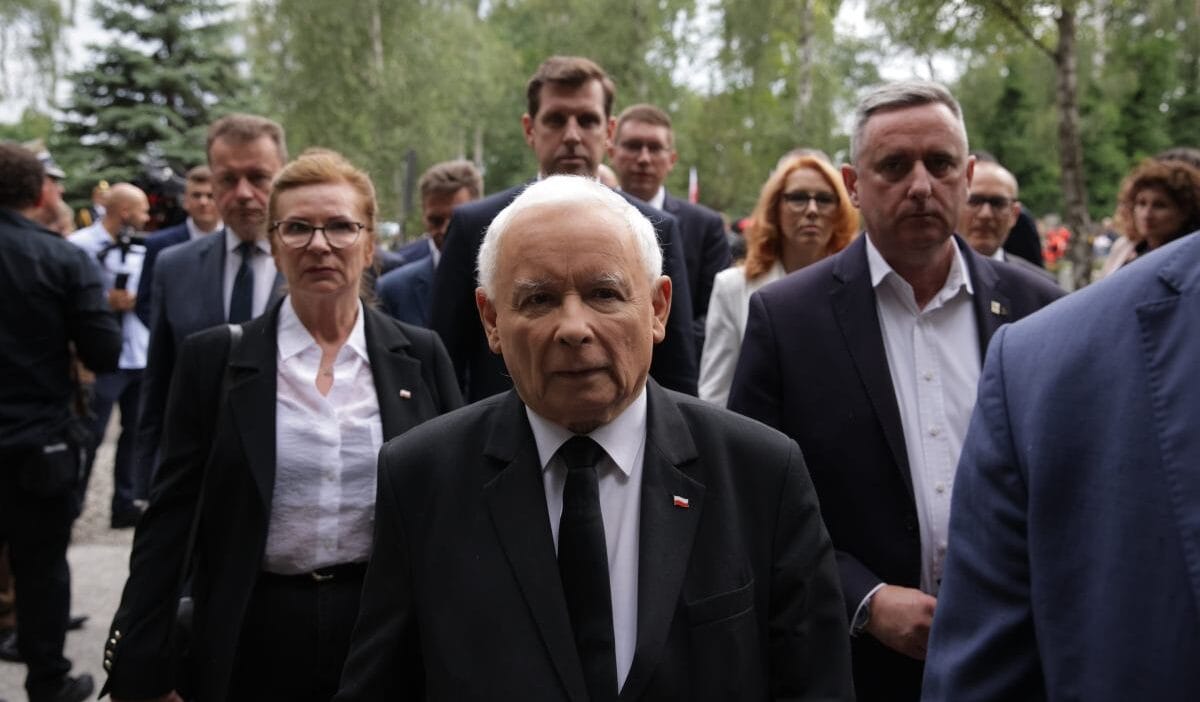 Hukuk ve adalet partisi nden atildilar dusunmek yerine daha fazla saldiri 14327