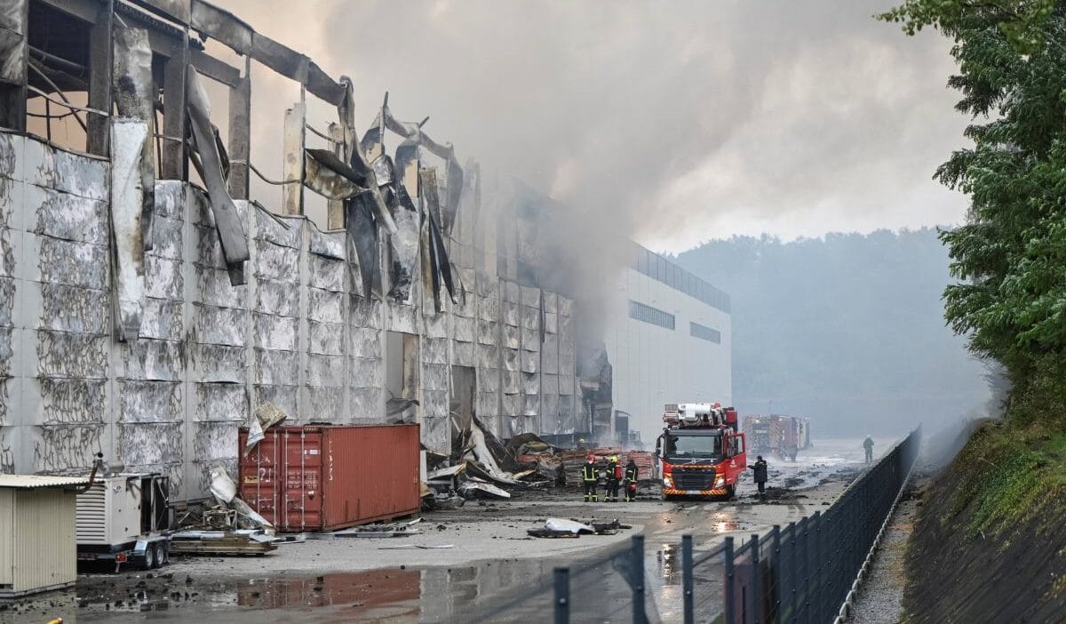 Huzursuz bir geceydi lviv de patlamalar ve elektrik kesintileri vilnius ta havaalani felci 15087