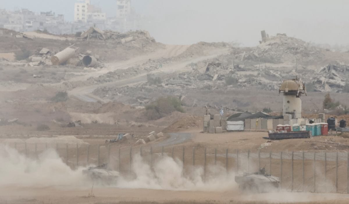 İsrail, hamas ile anlaşmayı onayladıktan sonra gazze'yi bombalamaya devam ediyor 1 I srail hamas ile anlasmayi onayladiktan sonra gazze yi bombalamaya devam ediyor 16202