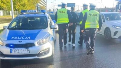 Jerozolimskie caddesi nde sabah carpismasi bmw nin 23 yasindaki surucusu neredeyse yuzde 2 lik bir orana sahipti daewoo surucusu itfaiyecilerin arasina daldi 15099