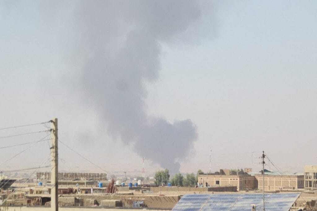 kabil de patlamalar ve karsilikli ates pakistan gecici ateskes ilan etti 17213