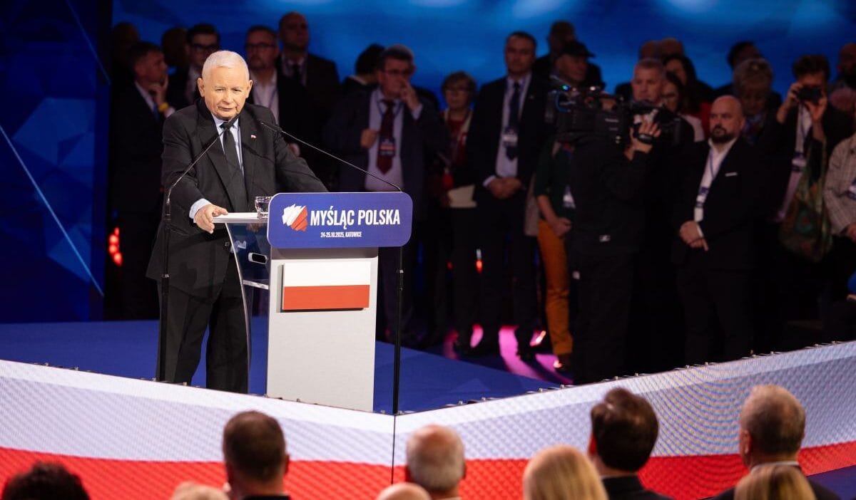 Kaczy ski nin hukuk ve adalet kongresinin sonunda yaptigi cagri i nsanlari kaslarini esnetmeye tesvik ediyor 19287