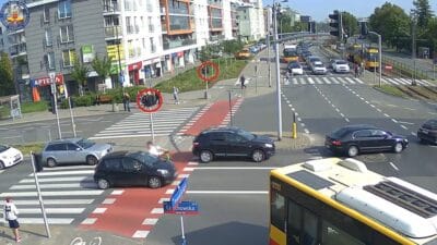 Kirmizida gecen mobilet carpisma ve iki vur kac olay ucuncu bir surucu tarafindan rapor edildi 15603