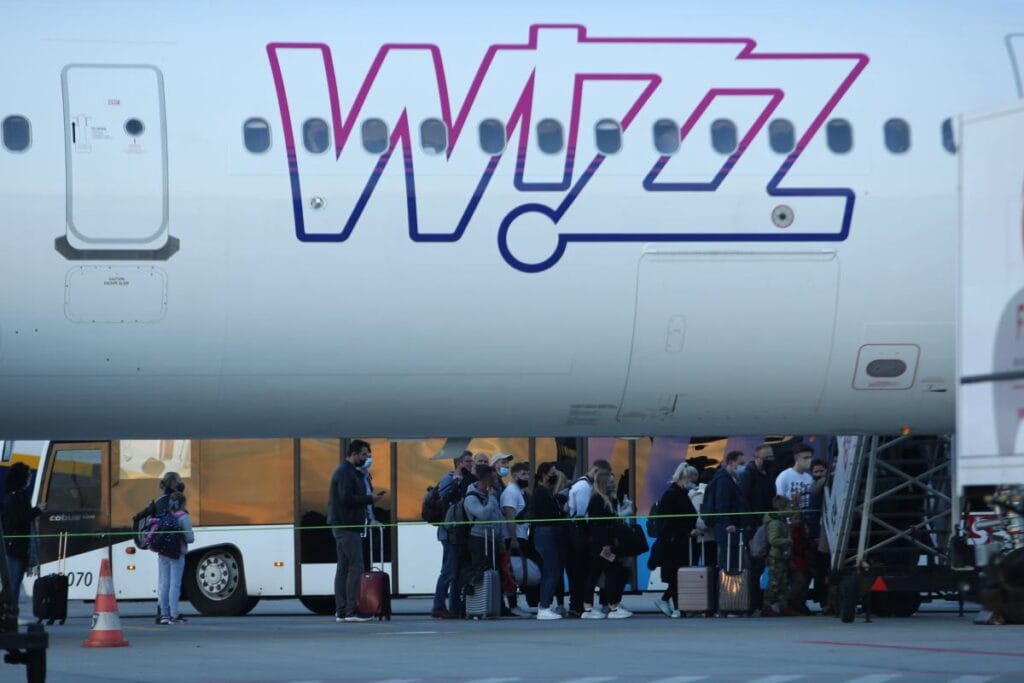 krakow ucusu sonrasi alarm yolculardan birine tehlikeli bir hastalik bulasti 19143