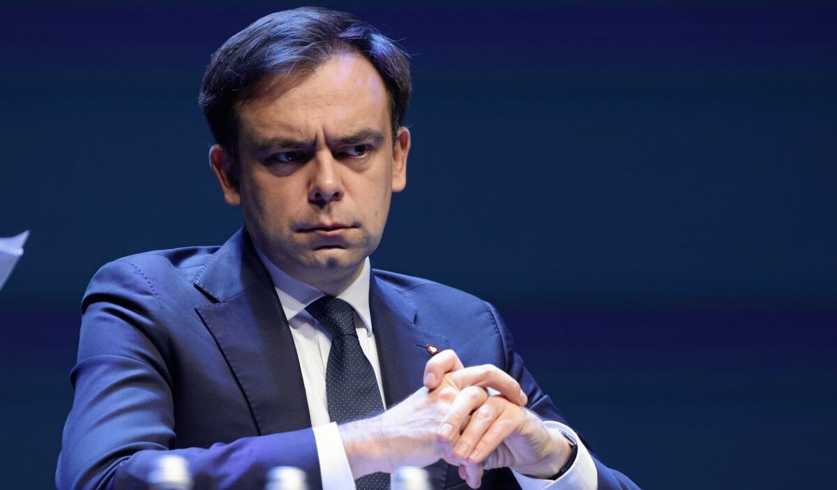 Kriz falan yok maliye bakani kaczynski ye saldirdi son derece guvenilmez 20210