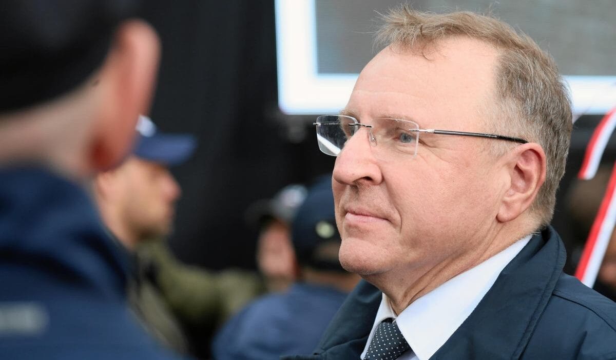 Kurski hukuk ve adalet kongresinde i nternette ofke secmenlerle alay kirmizi kart 19092