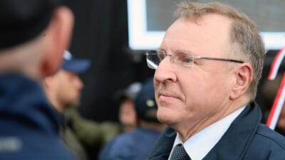 Kurski hukuk ve adalet kongresinde i nternette ofke secmenlerle alay kirmizi kart 19092