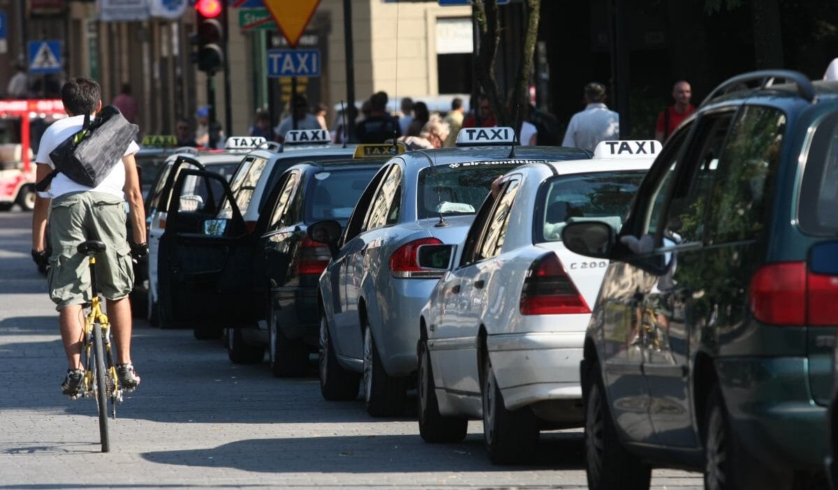 Leszno nun merkezinde saldiri 36 yasindaki bir kadin kocasindan bir taksiyle kaciyordu adam ona bicakla birkac darbe indirdi 19359