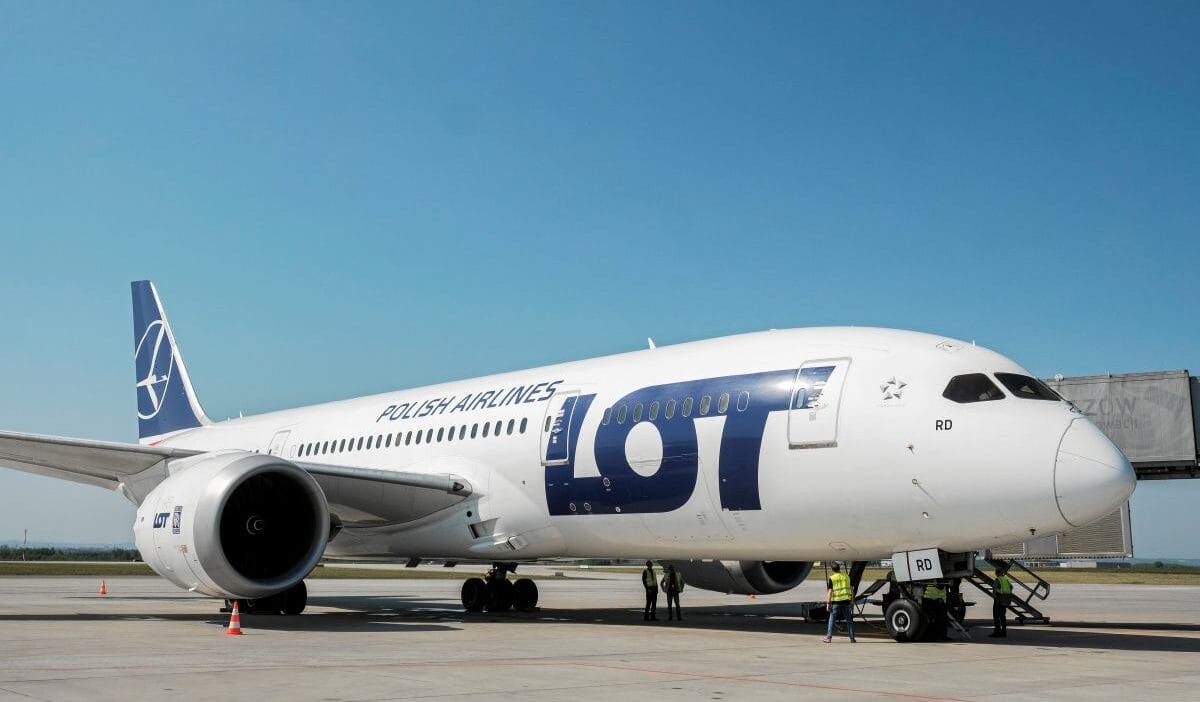 Lot un dreamliner ucagi acil inis yapti ucakta bir yolcu oldu 16622