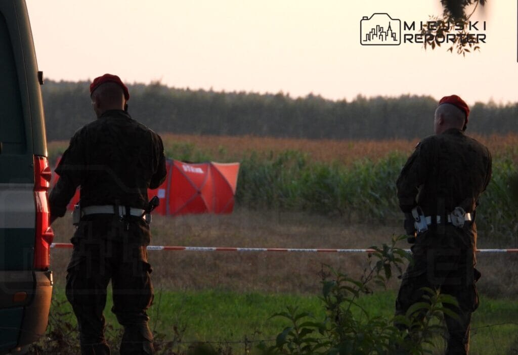 Mazowieckie voyvodaliginda bir tarlada bulunan drone parcalari 15090