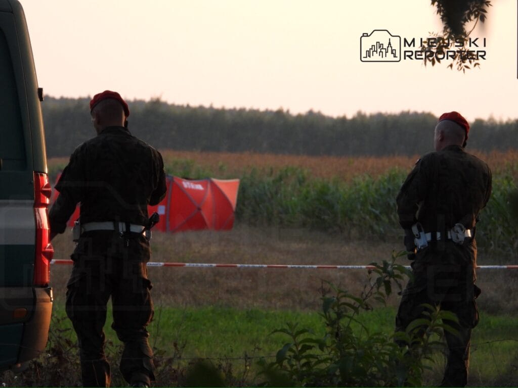 mazowieckie voyvodaliginda bir tarlada bulunan drone parcalari 15090