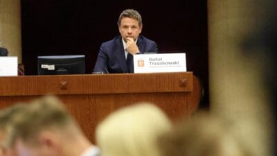 Meclis uyeleri trzaskowski nin fikrinin sacmaligina dikkat cekiyor bu ucurumun otesinde 14634