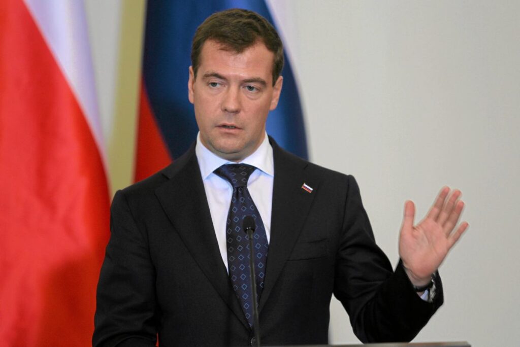 medvedev bir nato ulkesini tehdit etti haritadan silinecek 20278