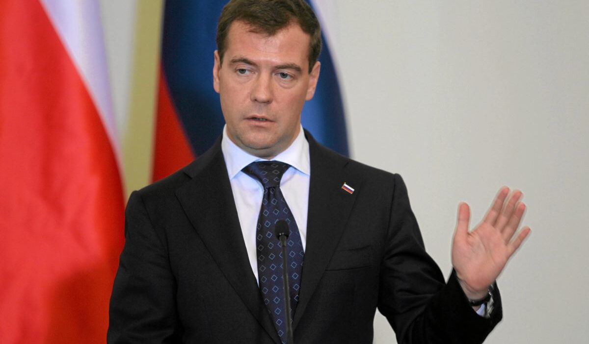 Medvedev bir nato ülkesini tehdit etti. "haritadan silinecek". 1 Medvedev bir nato ulkesini tehdit etti haritadan silinecek 20278