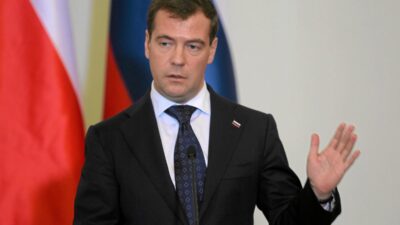 Medvedev bir nato ülkesini tehdit etti. "haritadan silinecek". 4 Medvedev bir nato ulkesini tehdit etti haritadan silinecek 20278