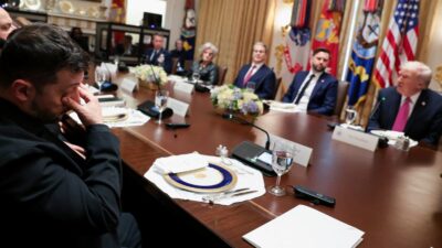 Medya: trump zelenskiy'den donbas'ın tamamını rusya'ya vermesini istedi. Beyaz saray toplantısının perde arkası 6 Medya trump zelenskiy den donbas in tamamini rusya ya vermesini istedi beyaz saray toplantisinin perde arkasi 18507