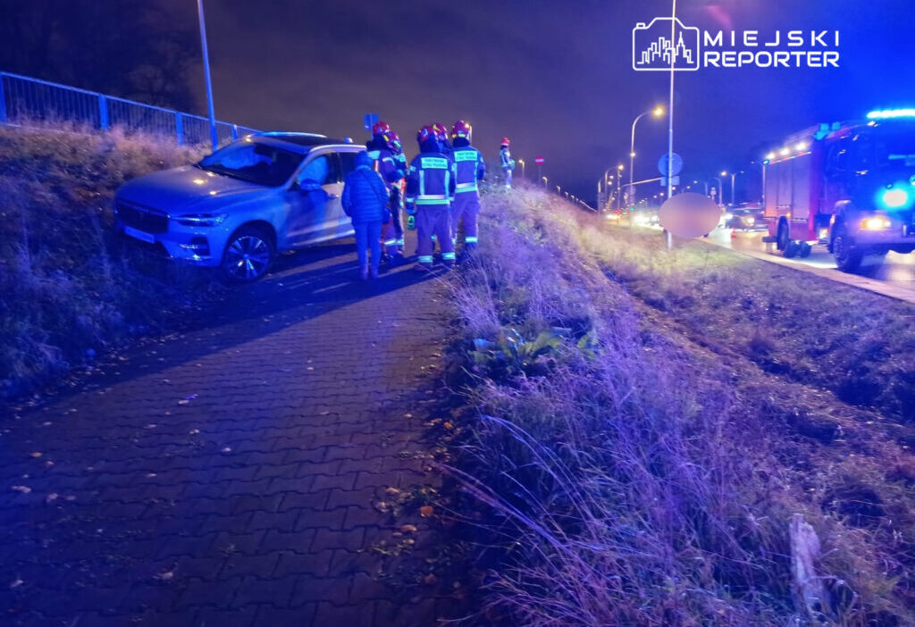 Miedzeszyński setinde çarpışma. Volvo setin içine düştü, infiniti tabelalara çarptı 1 Miedzeszy ski setinde carpisma volvo setin icine dustu infiniti tabelalara carpti 20347