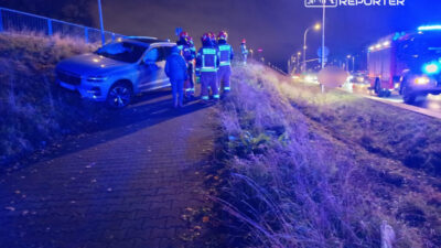 Miedzeszyński setinde çarpışma. Volvo setin içine düştü, infiniti tabelalara çarptı 4 Miedzeszy ski setinde carpisma volvo setin icine dustu infiniti tabelalara carpti 20347