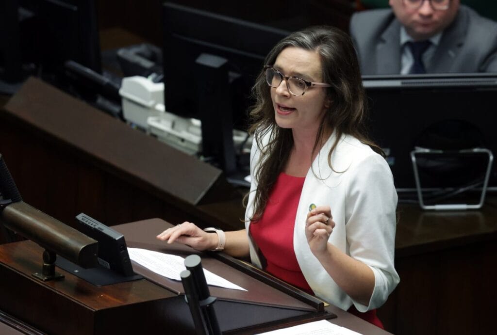 milletvekili klaudia jachira ko kulubu tarafindan uzaklastirildi olayin perde arkasi ortaya cikti 15582