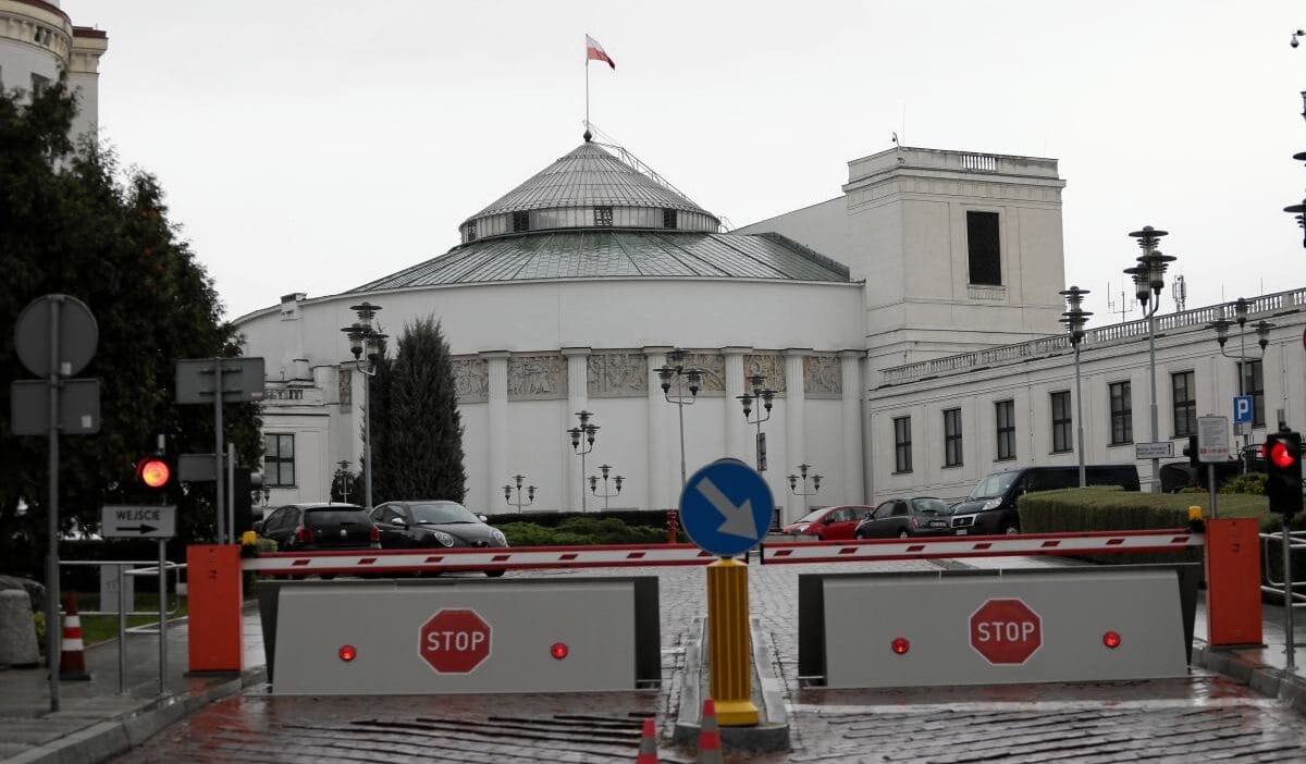 Milletvekilinin otelindeki bir baska perde arkasi kavgasi ortaya cikti bize w yapmamizi soylediler 15426