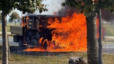 Minibus yangini arabanin her tarafi alevler icinde kalmisti 14580