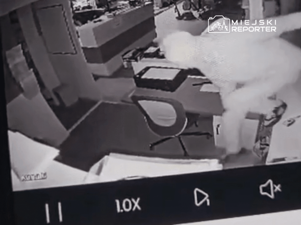 mokotow da bir dizi hirsizlik olayi yasandi fail kirik camlardan iceri girdi vi deo 18677