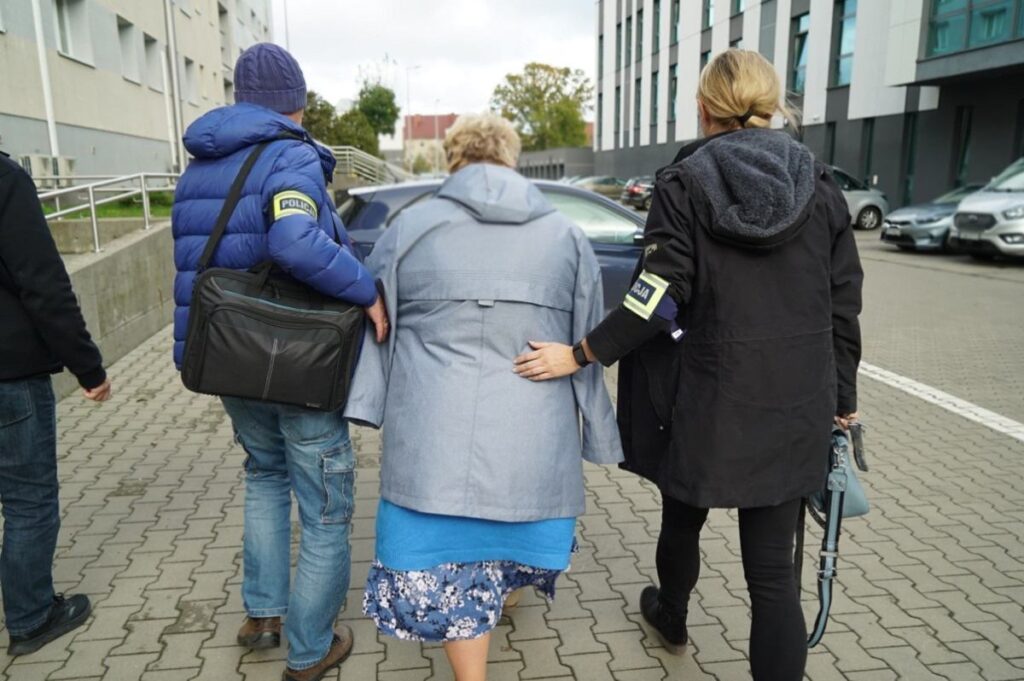 mudire cetesi hakkinda 10 ilde polis operasyonu eski ogrenci sok oldum 20411