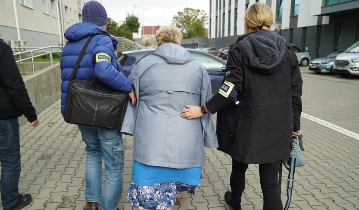 Mudire cetesi hakkinda 10 ilde polis operasyonu eski ogrenci sok oldum 20411